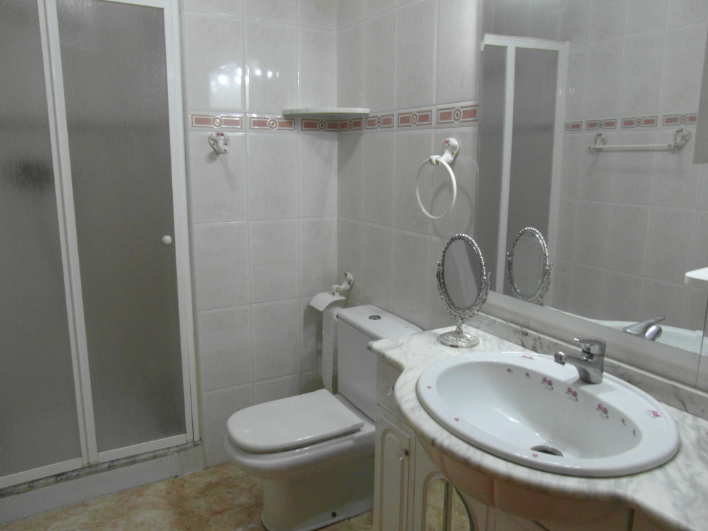 PISO PRIMERO TODO REFORMADO CON COCHERA INDEPENDIENTE EN YECLA