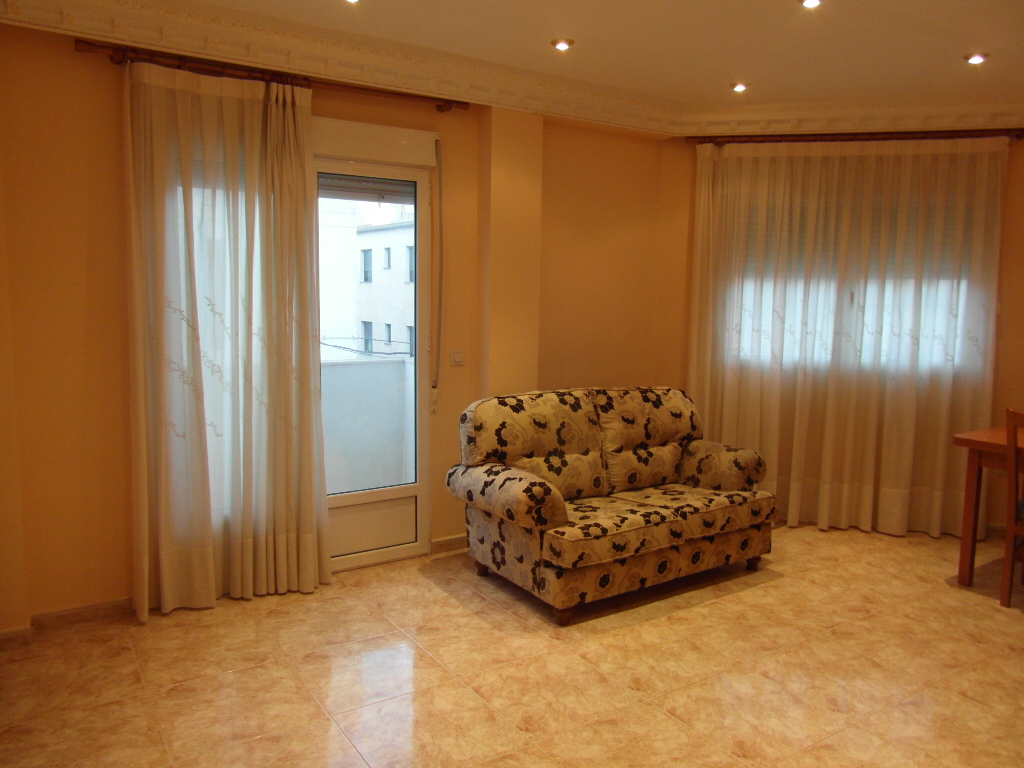 PISO PRIMERO TODO REFORMADO CON COCHERA INDEPENDIENTE EN YECLA