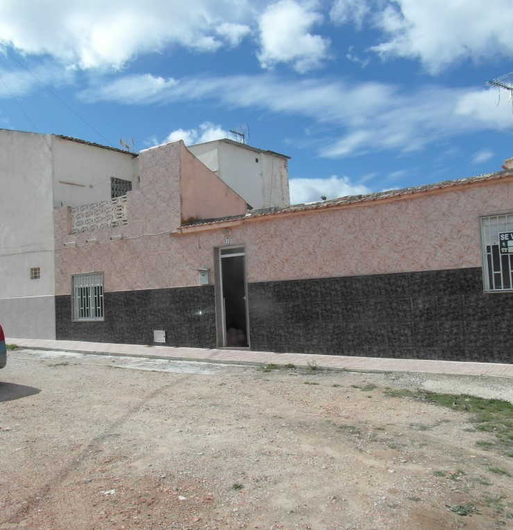 CHALET URBANO EN ZONA MUY TRANQUILA DE YECLA