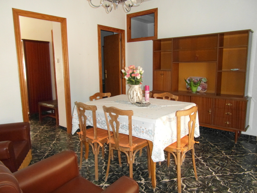 CHALET URBANO EN ZONA MUY TRANQUILA DE YECLA