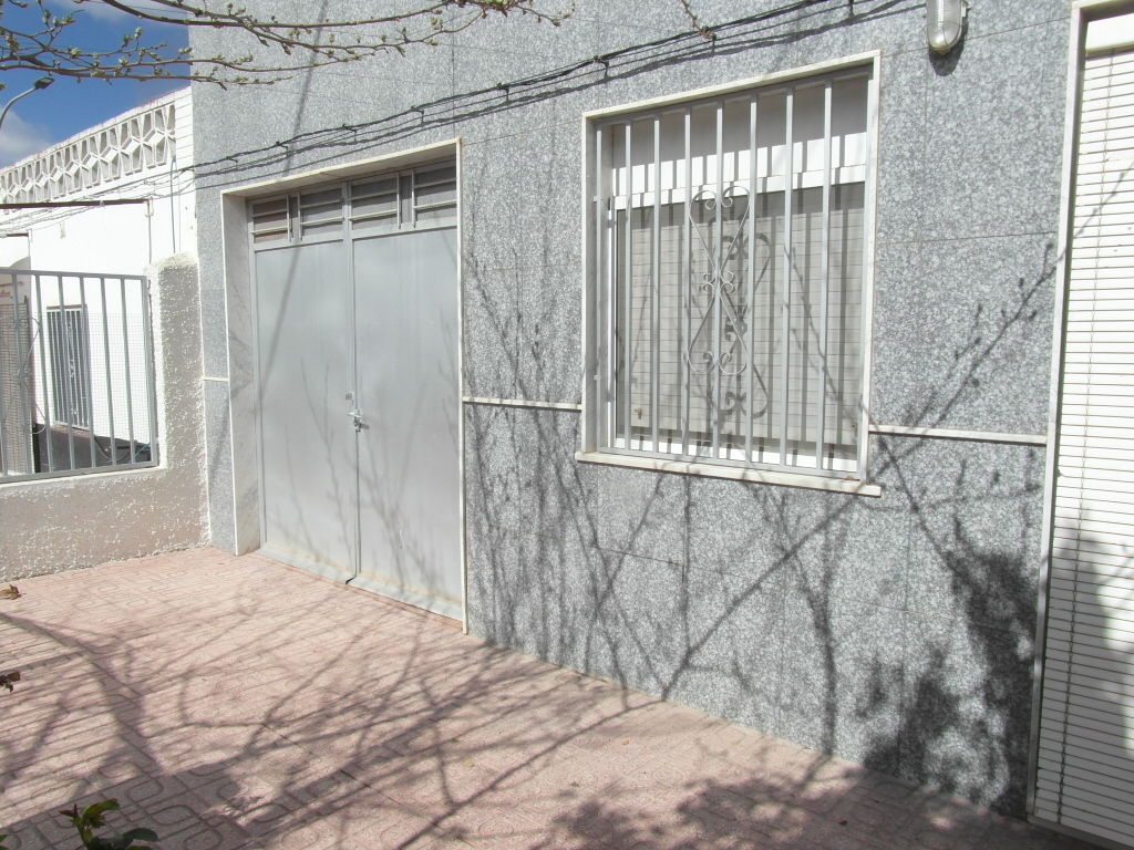 CHALET URBANO EN ZONA MUY TRANQUILA DE YECLA