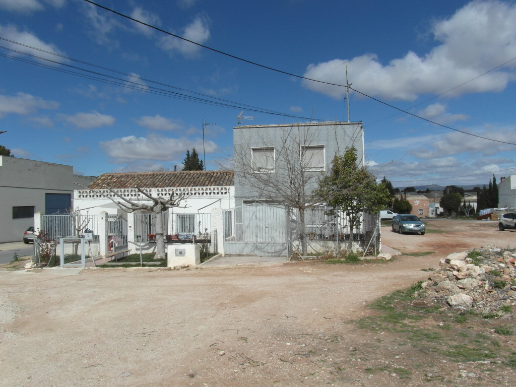 CHALET URBANO EN ZONA MUY TRANQUILA DE YECLA