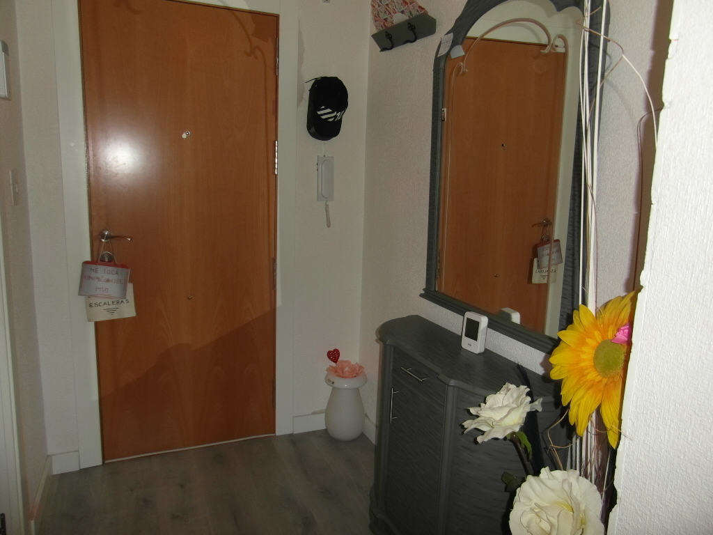 PISO CON REFORMAS BALCON GRANDE Y EN YECLA