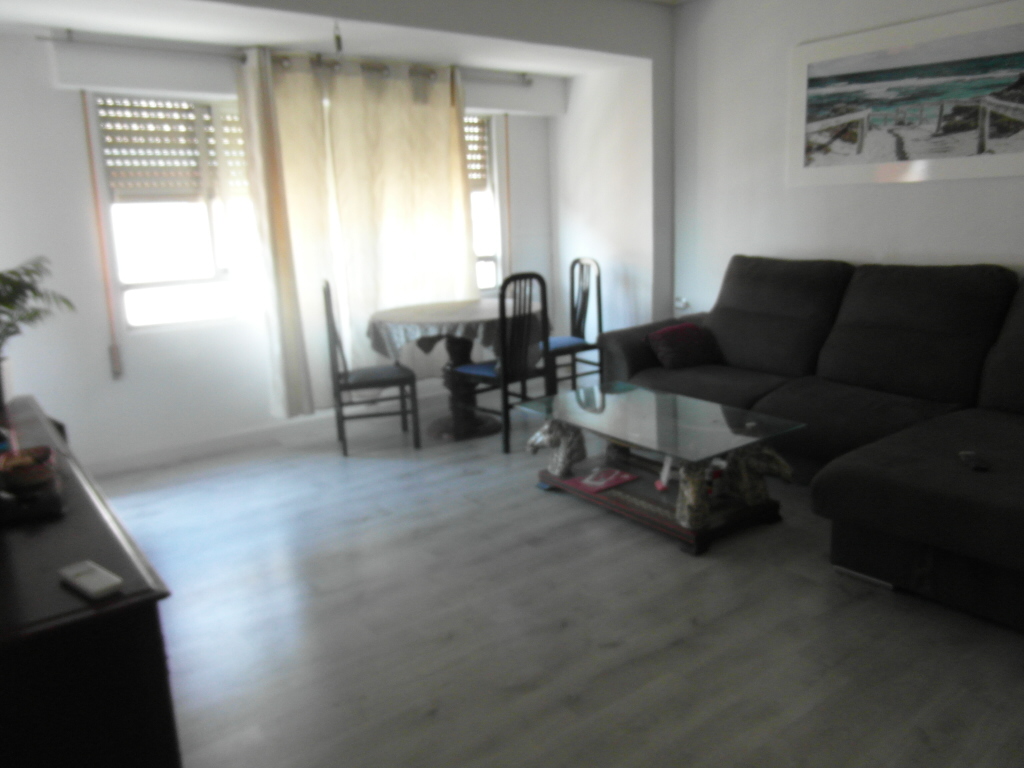 PISO CON REFORMAS BALCON GRANDE Y EN YECLA