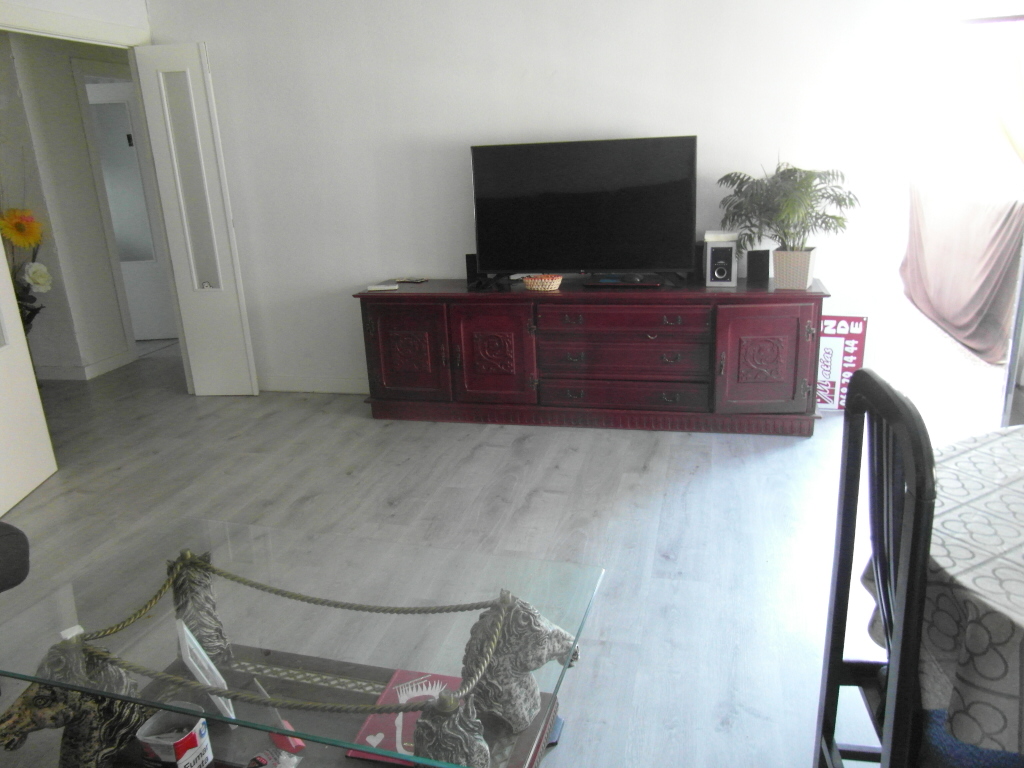 PISO CON REFORMAS BALCON GRANDE Y EN YECLA