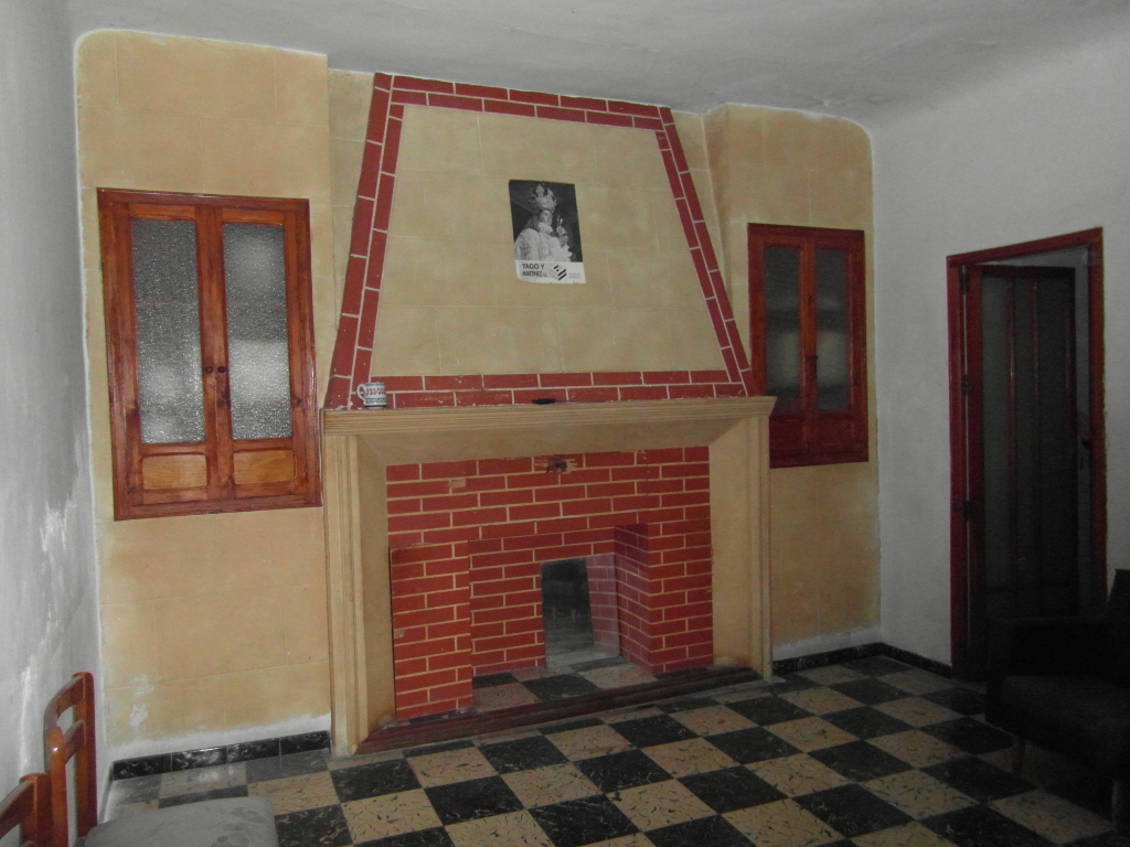 CASA INDEPENDIENTE 2 PLANTAS Y SOTANO EN EL CENTRO DE YECLA