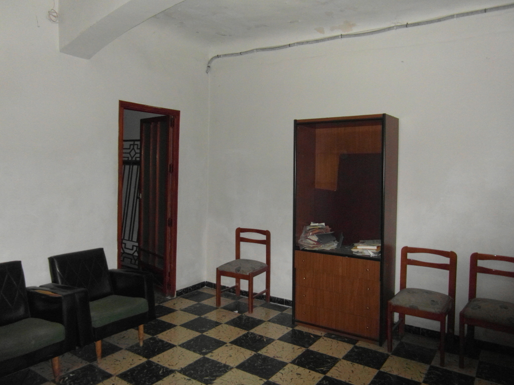 CASA INDEPENDIENTE 2 PLANTAS Y SOTANO EN EL CENTRO DE YECLA