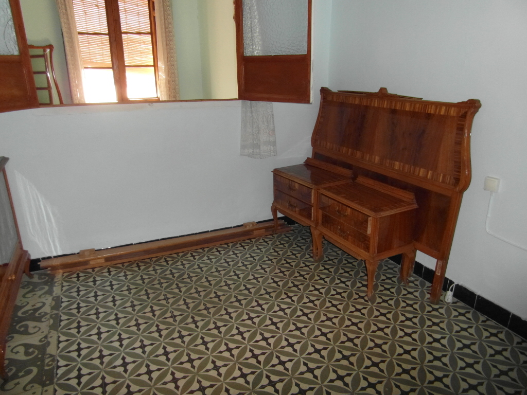 CASA INDEPENDIENTE 2 PLANTAS Y SOTANO EN EL CENTRO DE YECLA