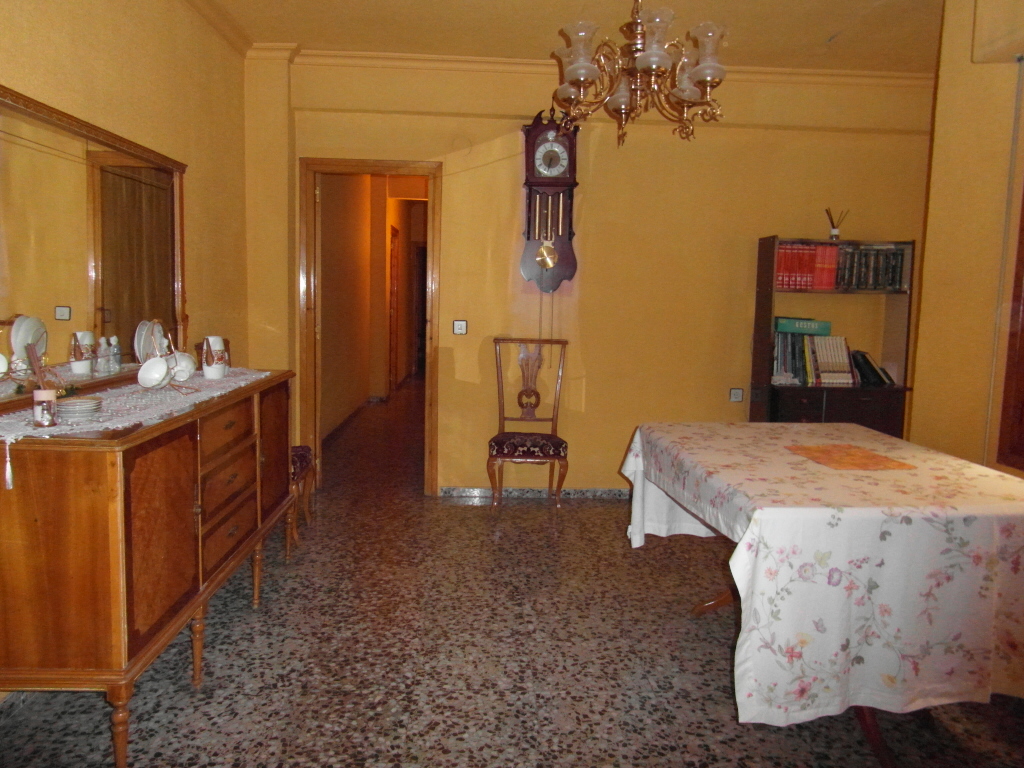 CASA INDEPENDIENTE 2 PLANTAS Y SOTANO EN EL CENTRO DE YECLA