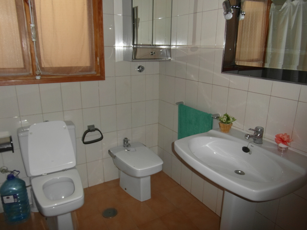 CASA INDEPENDIENTE 2 PLANTAS Y SOTANO EN EL CENTRO DE YECLA