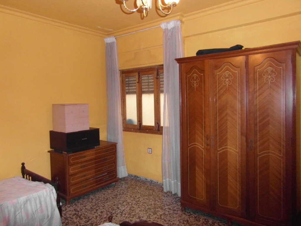 CASA INDEPENDIENTE 2 PLANTAS Y SOTANO EN EL CENTRO DE YECLA