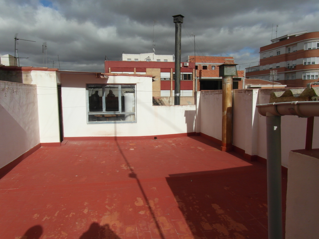 CASA INDEPENDIENTE 2 PLANTAS Y SOTANO EN EL CENTRO DE YECLA