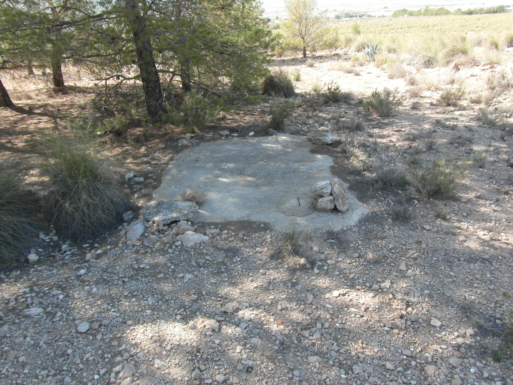 CHALET PARA ACABAR DE OBRA Y EN YECLA