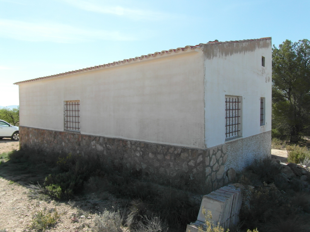 CHALET PARA ACABAR DE OBRA Y EN YECLA