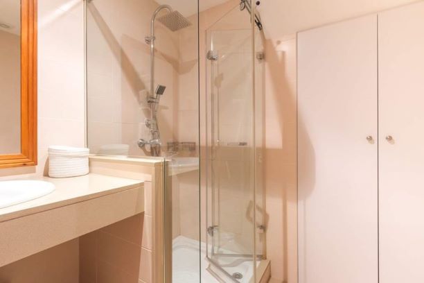 CASA TRIPLEX EN URBANIZACIÓN Y EN MENORCA