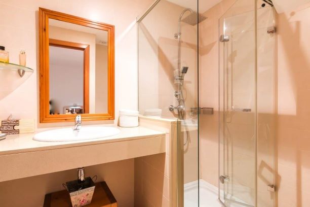 CASA TRIPLEX EN URBANIZACIÓN Y EN MENORCA