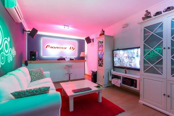 CASA TRIPLEX EN URBANIZACIÓN Y EN MENORCA