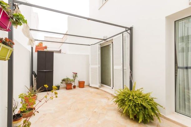 CASA TRIPLEX EN URBANIZACIÓN Y EN MENORCA