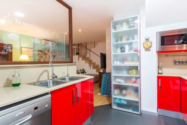 CASA TRIPLEX EN URBANIZACIÓN Y EN MENORCA