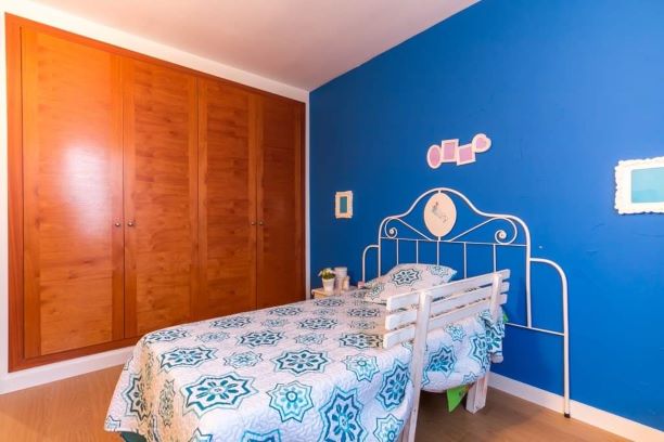 CASA TRIPLEX EN URBANIZACIÓN Y EN MENORCA