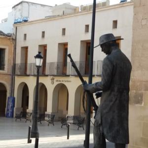 LOCAL COMERCIAL PARA NEGOCIO EN EL CENTRO DE YECLA