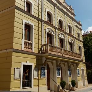 LOCAL COMERCIAL TERMINADO DE OBRA MUY BIEN SITUADO Y EN YECLA