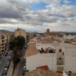 LOCALES COMERCIALES PARA PONER NEGOCIOS, JUNTO A COLEGIOS EN YECLA