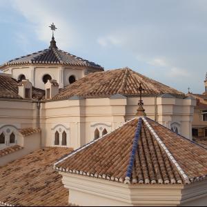 CASA GRANDE PARA HACER REFORMAS O EDIFICAR PISOS EN YECLA