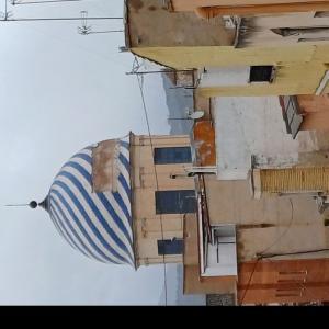 CASA INDEPENDIENTE PARA HACER ARREGLOS Y EN EL CENTRO DE YECLA