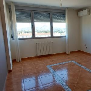PISO MUY NUEVO EN ZONA PLAZA DE TOROS Y EN YECLA