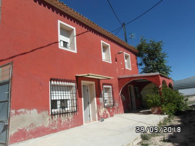 CHALET CERCA DE YECLA