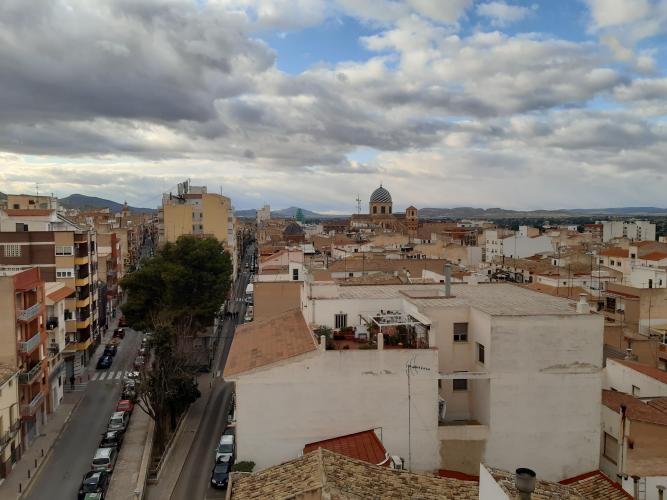 LOCALES COMERCIALES PARA PONER NEGOCIOS, JUNTO A COLEGIOS EN YECLA