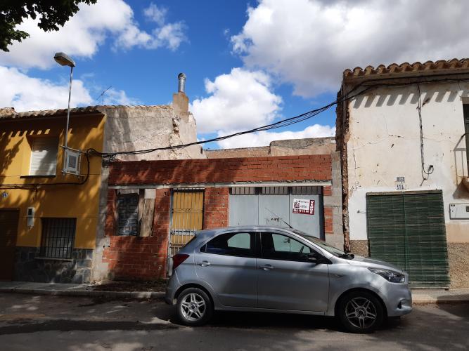 CASA EN CONSTRUCCION EN LA FUENTE DEL PINO DE JUMILLA