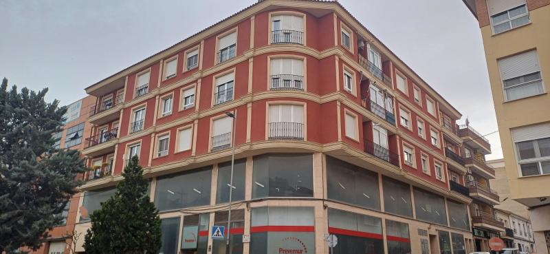 BAJO Y ENTRESUELO CERCA DEL MERCADONA Y DEL HOSPITAL DE YECLA