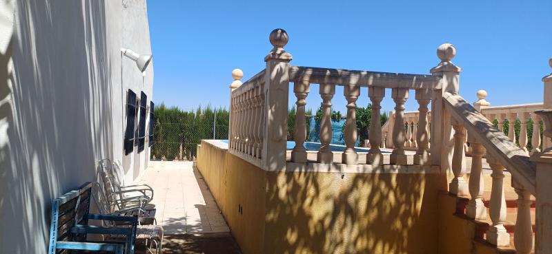 CHALET EN EL TERMINO DE YECLA