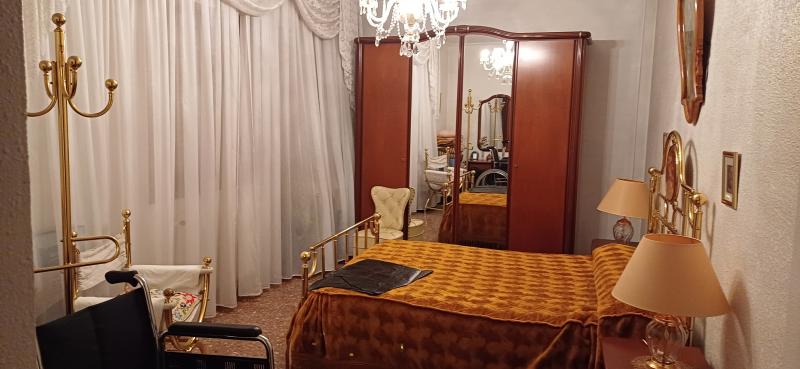 PISO MUY CENTRICO CON ASCENSOR Y EN YECLA