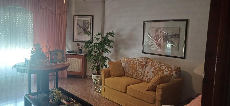 PISO MUY CENTRICO CON ASCENSOR Y EN YECLA