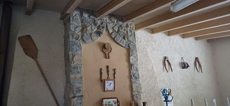 CHALET EN DOS PLANTAS CON AGUA Y LUZ Y EN YECLA