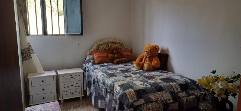 CHALET CON AGUA Y LUZ EN YECLA