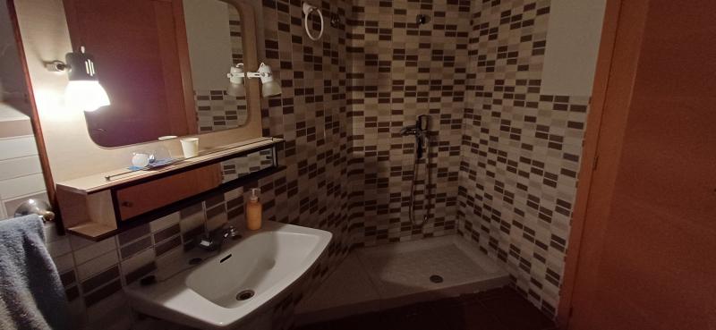 CASA DE CAMPO GRANDE,COCHERA CERRADA Y EN YECLA