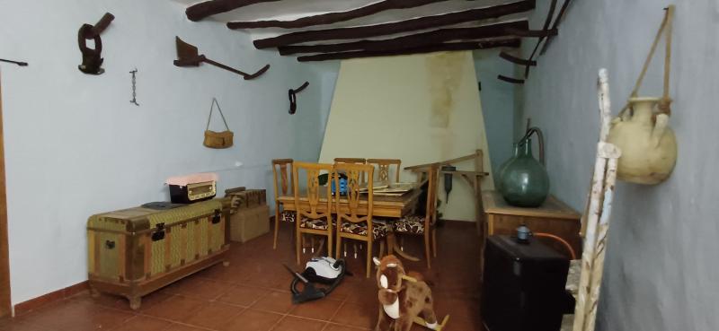 CASA DE CAMPO GRANDE,COCHERA CERRADA Y EN YECLA