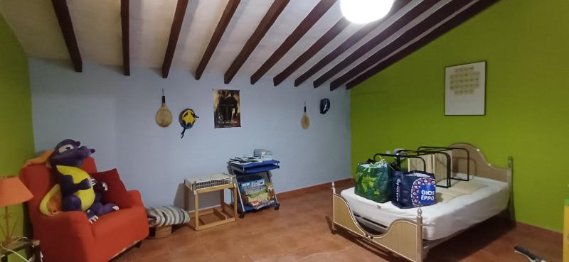 CASA DE CAMPO GRANDE,COCHERA CERRADA Y EN YECLA