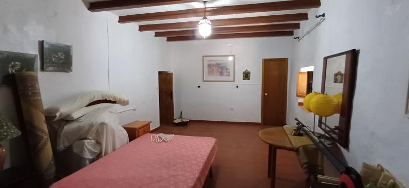 CASA DE CAMPO GRANDE,COCHERA CERRADA Y EN YECLA