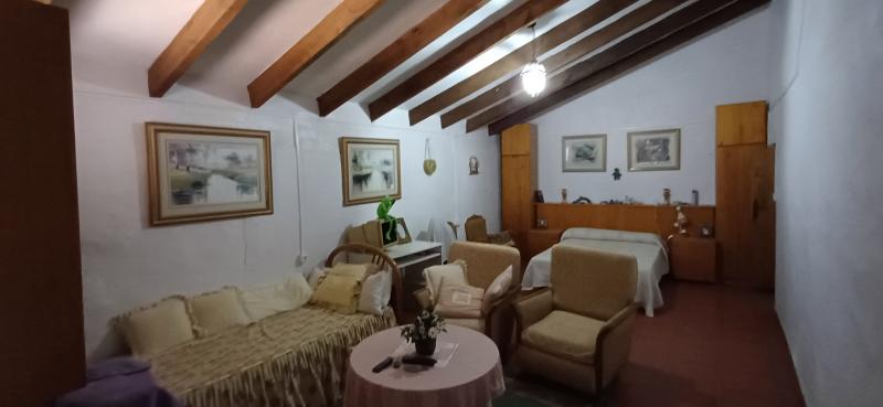 CASA DE CAMPO GRANDE,COCHERA CERRADA Y EN YECLA