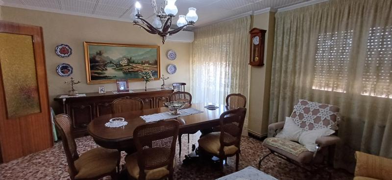 PISO CENTRICO AMUEBLADO PARA ENTRAR A VIVIR Y EN YECLA