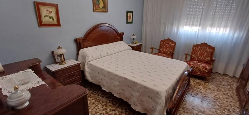 PISO CENTRICO AMUEBLADO PARA ENTRAR A VIVIR Y EN YECLA