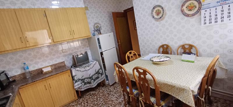 PISO CENTRICO AMUEBLADO PARA ENTRAR A VIVIR Y EN YECLA