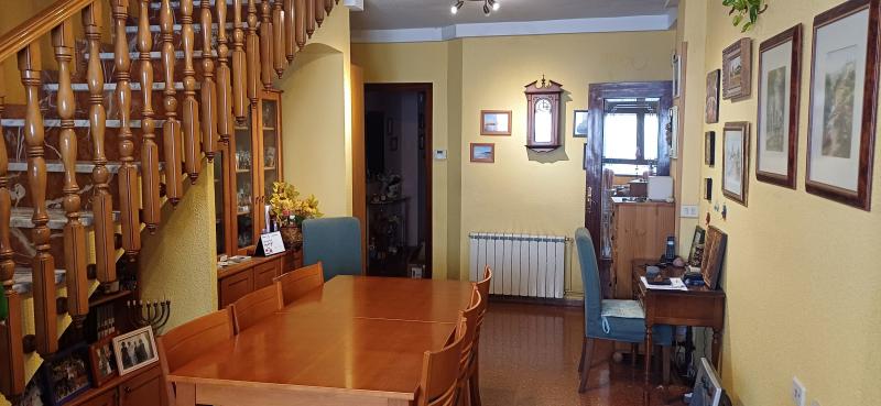 PISO TIPO DUPLEX CON GARAJE CENTRICO Y EN YECLA