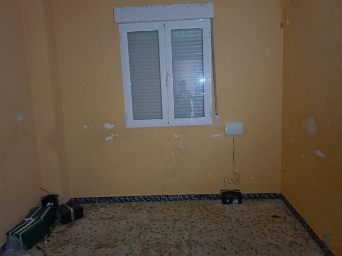 CASA INDEPENDIENTE CON COCHERA Y PATIO POR LA IGLESIA VIEJA EN YECLA