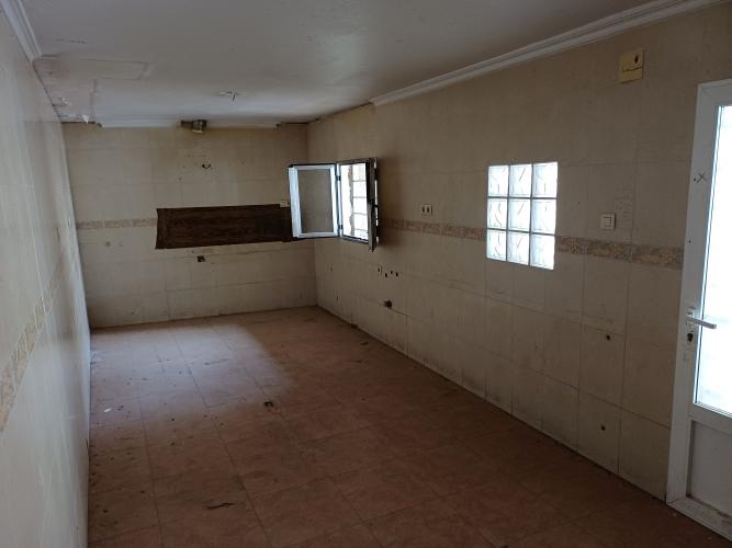 CASA INDEPENDIENTE CON COCHERA Y PATIO POR LA IGLESIA VIEJA EN YECLA